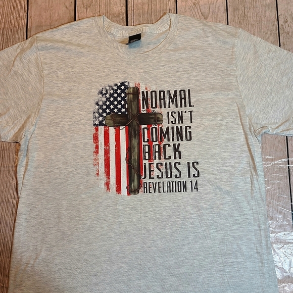 Gray Graphic Tee with Cross and Flag Design - Picture 13 of 16